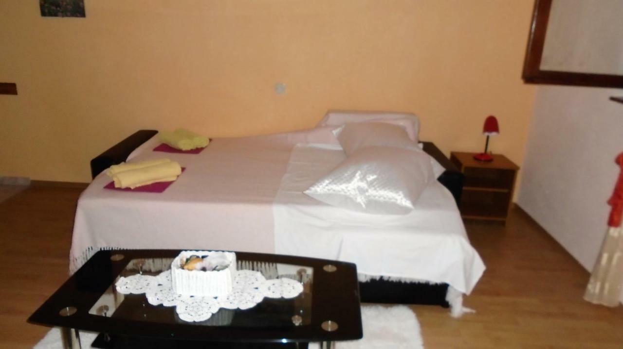 Apartmani A.Teskera トロギール エクステリア 写真