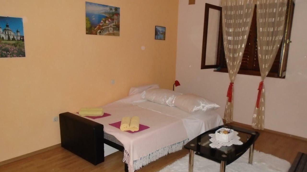 Apartmani A.Teskera トロギール エクステリア 写真