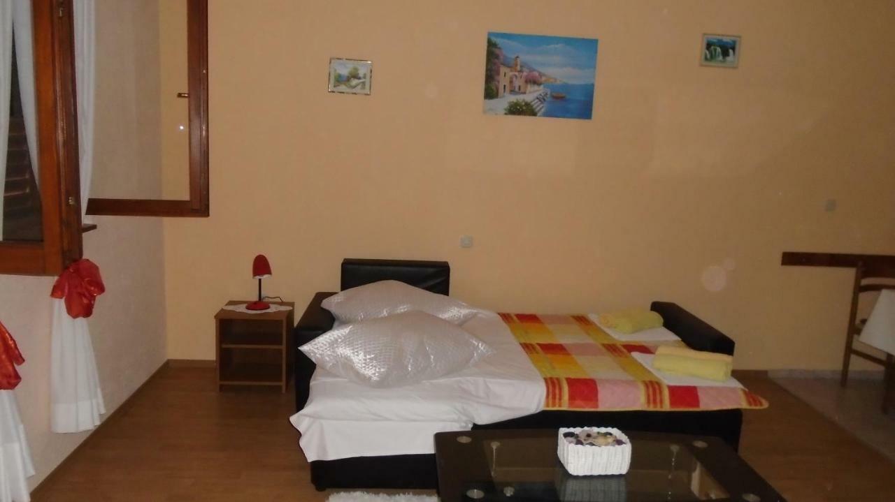 Apartmani A.Teskera トロギール エクステリア 写真
