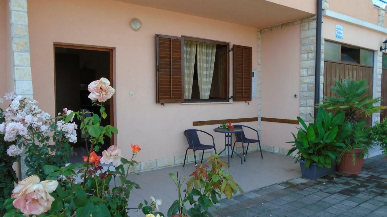 Apartmani A.Teskera トロギール エクステリア 写真