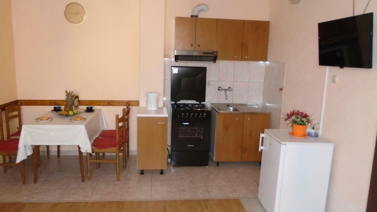Apartmani A.Teskera トロギール エクステリア 写真